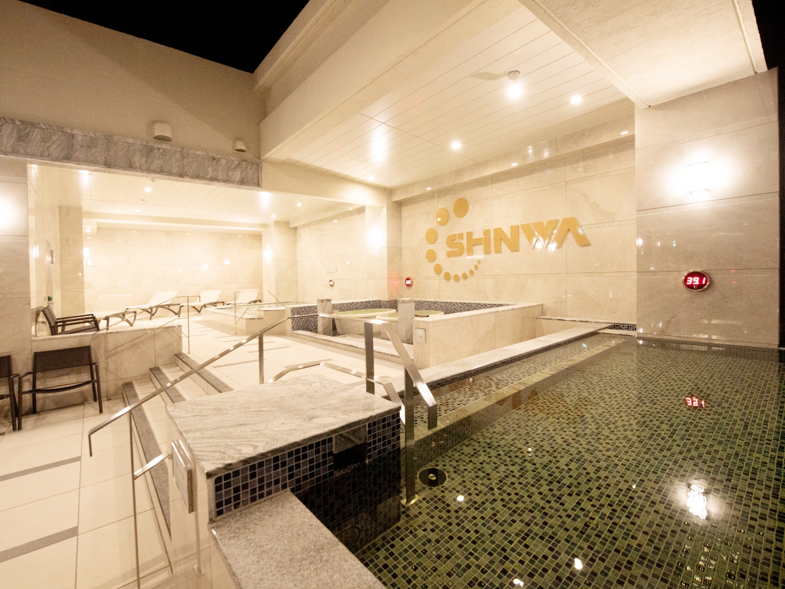 大阪の銭湯『ひなたの湯』の天然温泉・銭湯「露天風呂：満天の湯」