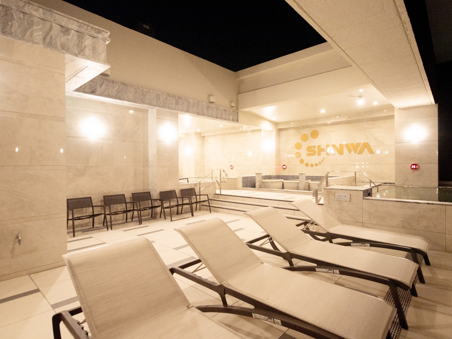 大阪の銭湯『ひなたの湯』の天然温泉・銭湯「外気浴」